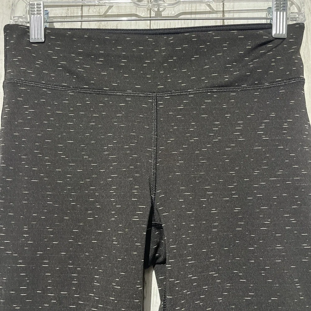Xersion Womens Capri Leggings Small Black White Dash Print Fitted Athletic Pants